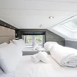 Dubs Luxury Family Pod بيت للعطل كيسويك