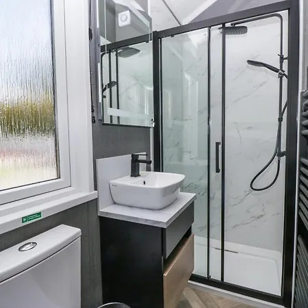Dubs Luxury Family Pod Дом отдыха *